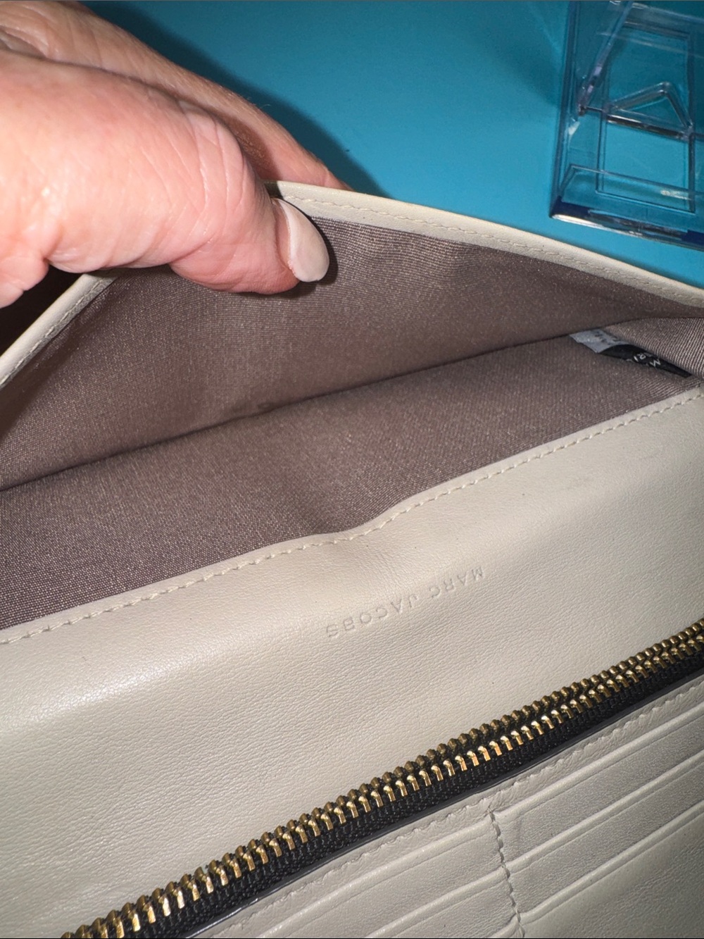 Marc Jacobs Cream Textured Leather Zip Wallet with Gold Hardware - Picture 9 of 16